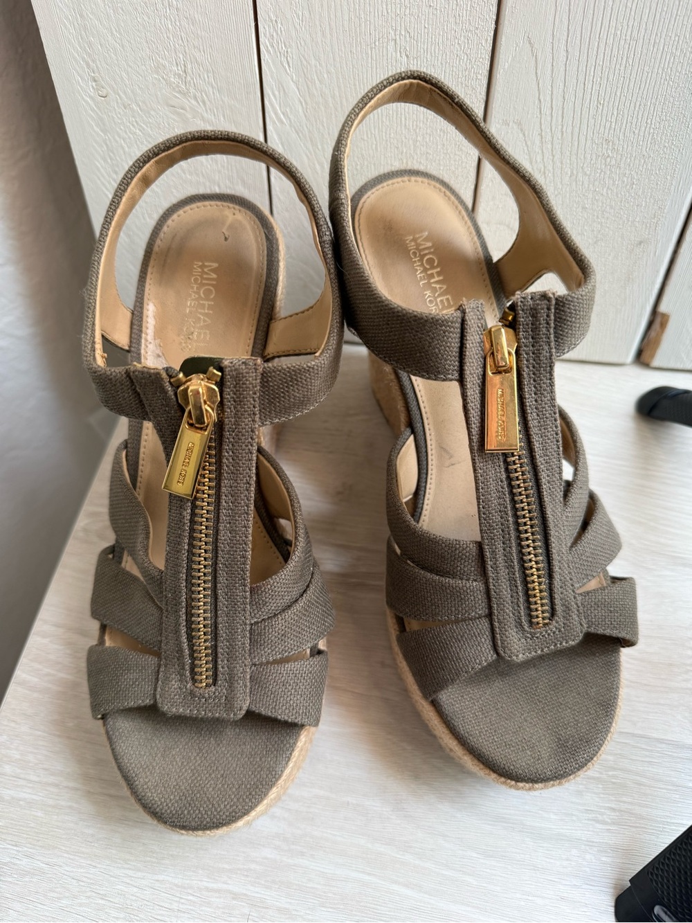 Michel Kors olive green platform Espadrille Sandals size 6